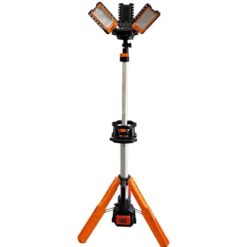Torre de iluminación LED portátil L7930 iluminando obra en construcción nocturna