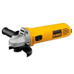 Amoladora angular eléctrica DeWalt DWE4010 de 700W con disco de 115 mm lista para realizar trabajos de desbaste